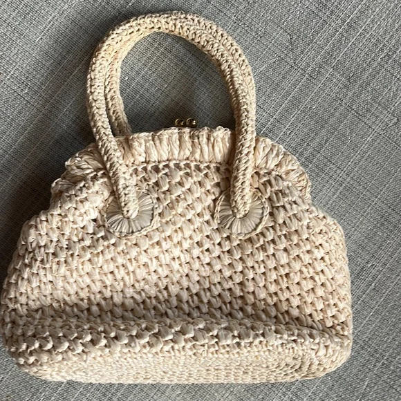 Elegant Cream Straw Woven Handbag - Picture 2 of 8